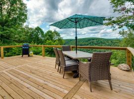 Searcy Vacation Rental with Deck and Water Views!，位于瑟西的酒店