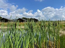 Camping De Heerlijkheid Vorenseinde，位于Rucphen的豪华帐篷营地