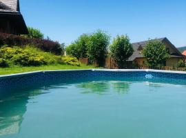 Domy całoroczne Osada na Górce，位于下乌斯奇基的酒店