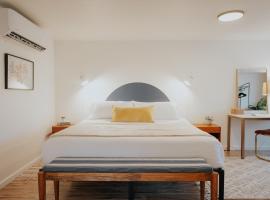 Waterfront River Apartments，位于Rogue River的住宿