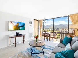 Stunning Mountain View Condo, Near Beach with Parking