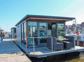 Tiny houseboat Parel I - airco，位于厄伊特海斯特的船屋