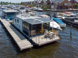 Tiny Houseboat De Woudaap - I，位于厄伊特海斯特的酒店