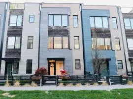 Modern Townhome Near Downtown with Amazing Views