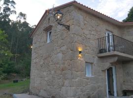 Casita a estrenar en finca con rio y piscina próxima a Tui Gondomar y Portugal，位于图伊的酒店