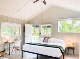 Monstera Bungalow, Spacious, King Bed, Big Kitchen，位于凯阿奥的酒店