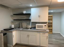 A Bright Specious 1 Bedroom Unit in the Basement，位于渥太华的酒店