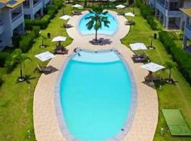 Apartamento Particular de 03 suítes, Resort Treebies, Praia de Subauma - Ba，位于Entre Rios的酒店