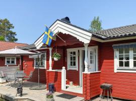 Gorgeous Home In Boxholm With House Sea View，位于Boxholm的酒店