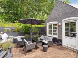 Awesome Home In Ærøskøbing With Wifi，位于艾勒斯克宾的带按摩浴缸的酒店