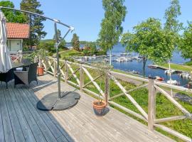 Gorgeous Home In Boxholm With House Sea View，位于Boxholm的酒店