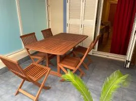 2 bedroom apartment 50 m from the beach