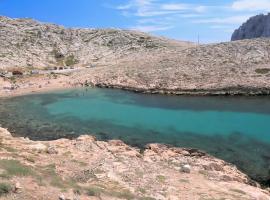 Chill Out Cabanon Coeur Calanques，位于马赛的木屋