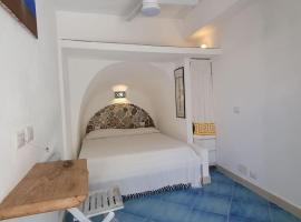 Marbnb appartamenti Ponza Centro porto Appartamento Zan，位于蓬扎的酒店