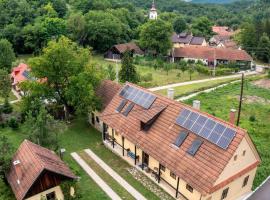 Zuzmó Guesthouse, Jósvafő, Aggtelek National Park - Stylish 150 year old farmhouse for 10 guests，位于约什沃弗的酒店