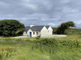 Flaherty Cottage, Ballyconneely，位于巴利康尼利的乡村别墅