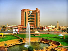 Ramada Hotel & Suites by Wyndham Al Qassim，位于布凯里耶纳伊夫·本·阿卜杜勒-阿齐兹王子国际机场 - ELQ附近的酒店