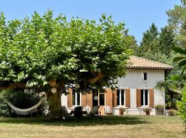 La Ferme du Miouat，位于波讷地区圣朱利安的旅馆