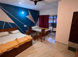 Lucky star hotel and restaurants，位于Bhāgamandala的酒店
