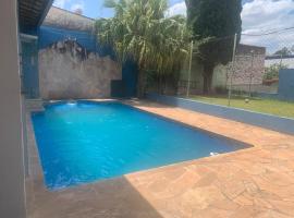 Chacara ótima para festas localização privilegiada，位于索罗卡巴的酒店