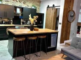 Large Peak District National Park Holiday House