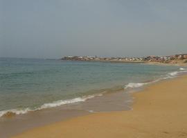 Bahia beach . Plage dahomey，位于布兹尼盖的酒店