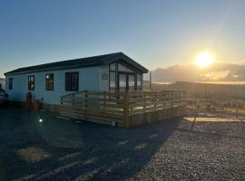 Maneight Luxury Lodge with hot tub，位于新卡姆诺克的酒店