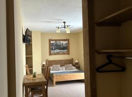 u Lucyny w Białce Tatrzańskiej- jacuzzi i sauna w ogrodzie, skibus pod domem，位于Białka Tatrzanska的酒店