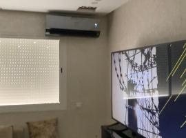 APPARTEMENT DE LUXE MEUBLE CENTRE VILLE KENITRA，位于盖尼特拉的酒店