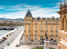 Hotel Maria Cristina, a Luxury Collection Hotel, San Sebastian，位于圣塞瓦斯蒂安库尔萨尔会议中心和礼堂附近的酒店