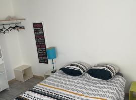 Petite maison avec 2 chambres，位于Bussy的酒店
