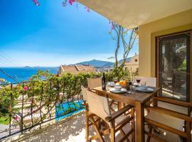 Azure Apartment with Sea view in Kalkan，位于卡尔坎的酒店