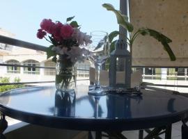 &Tau;&omicron; &delta;&iota;&alpha;&mu;έ&rho;&iota;&sigma;&mu;&alpha; &tau;&omega;&nu; &delta;&iota;&alpha;&kappa;&omicron;&pi;ώ&nu; &sigma;&alpha;&sigmaf;，位于卡拉马塔的带停车场的酒店