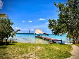 Cabaña con muelle privado en la Laguna de Bacalar