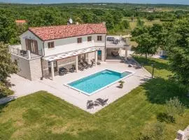 Lovely Home In Bale With Kitchen