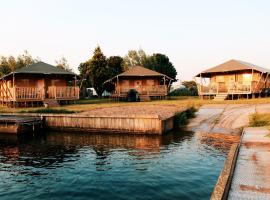 Luxury Lake Lodge，位于Alphen的豪华帐篷