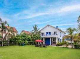 Timeless Elegance by StayVista - Poolside Villa with Lawn & Terrace，位于加尔各答的乡村别墅