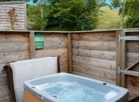 Badger Lodge with Hot Tub