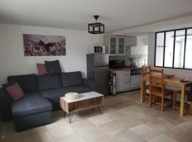 Gîte indépendant neuf, idéal vacances nature au calme, proche rivières, N147 & Civaux，位于Mazerolles的酒店