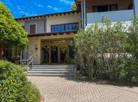 Hotel Ristorante Mariuccia Varese，位于瓦雷泽的酒店