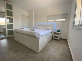 Romi's suite by LOREN VILLAGE，位于尼夫佐哈的度假短租房
