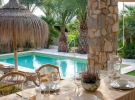 Casa con encanto en un jardín espectactular，位于埃尔切的酒店