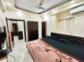 Unique & Comfy 2BHK Apartment Near Acropolis Mall