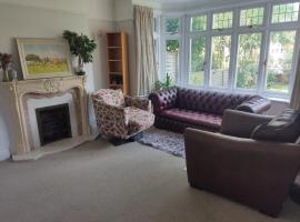Room in private house near Reading University，位于Earley的民宿
