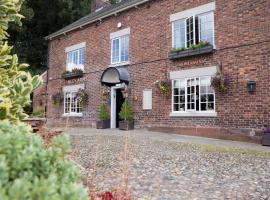 Alvanley Arms, Cotebrook，位于塔博雷的住宿加早餐旅馆