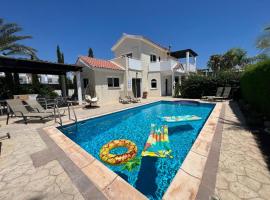 Villa Tamara with Private Pool，位于佩亚的海滩短租房