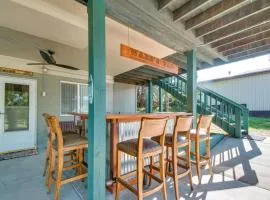 2-Level Home with Deck half Mi to Lake McConaughy!