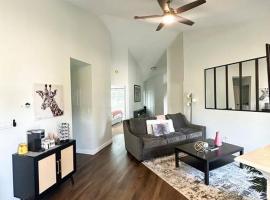 Modern Rocket City Condo -- 3 min to Mid-City，位于亨茨维尔的度假短租房