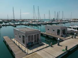Marina del Gargano Houseboat，位于曼弗雷多尼亚的Spa酒店