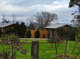 Little Sherwood Drouin Petting Zoo & Cottages，位于Drouin West的酒店